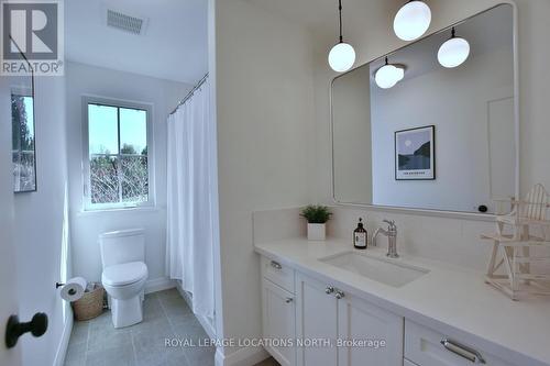 114 John St, Blue Mountains, ON - Indoor Photo Showing Bathroom