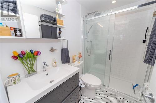 182 Drummond Street, Ottawa, ON - Indoor Photo Showing Bathroom