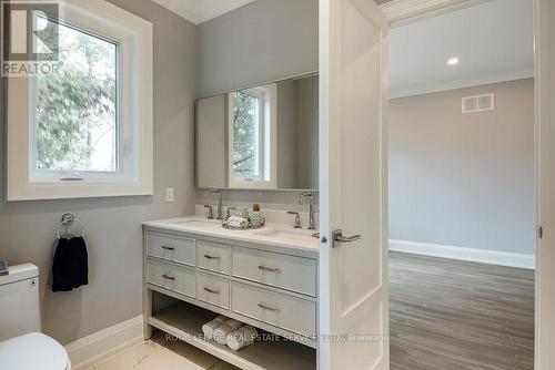 1211 Pinegrove Road, Oakville, ON - Indoor Photo Showing Bathroom
