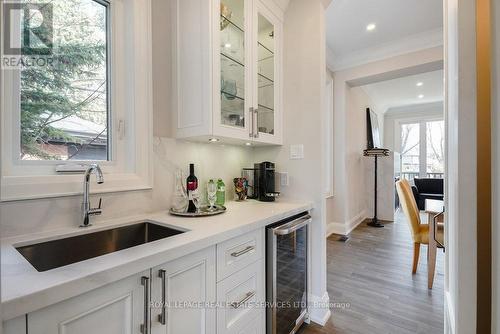 1211 Pinegrove Rd, Oakville, ON - Indoor Photo Showing Kitchen With Upgraded Kitchen