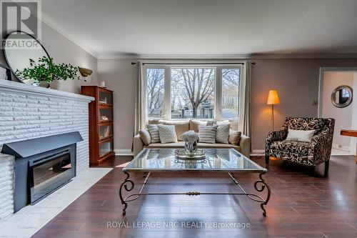 25 College St, Pelham, ON - Indoor Photo Showing Living Room With Fireplace