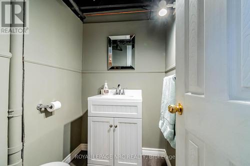 25 College St, Pelham, ON - Indoor Photo Showing Bathroom