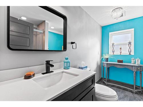 1200 16Th Avenue N, Creston, BC - Indoor Photo Showing Bathroom
