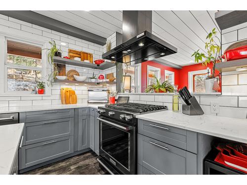 1200 16Th Avenue N, Creston, BC - Indoor Photo Showing Kitchen