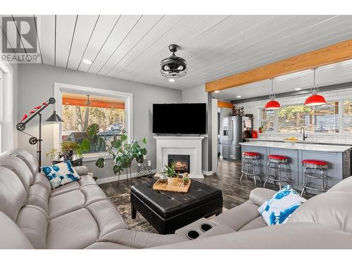 1200 16Th  N Avenue, Creston, BC - Indoor Photo Showing Living Room With Fireplace