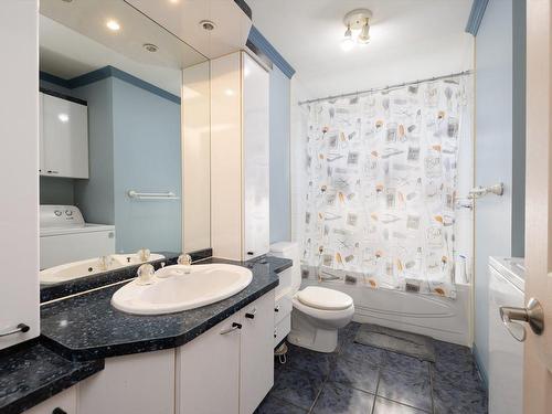 Bathroom - 65 Rue Panet, Salaberry-De-Valleyfield, QC - Indoor Photo Showing Bathroom