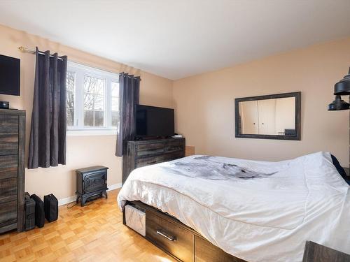 Master bedroom - 65 Rue Panet, Salaberry-De-Valleyfield, QC - Indoor Photo Showing Bedroom