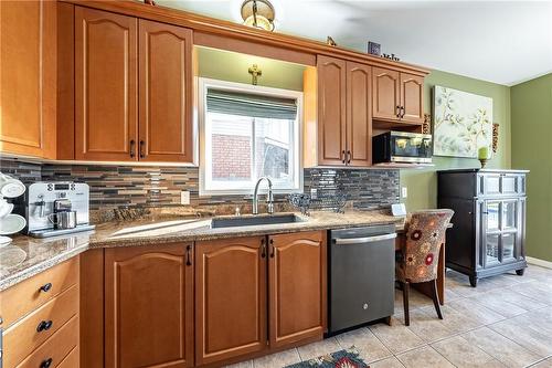 25 Richdale Drive, Hamilton, ON - Indoor Photo Showing Kitchen