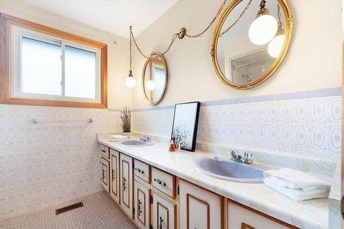 86 Markson Crescent, Hamilton, ON - Indoor Photo Showing Bathroom