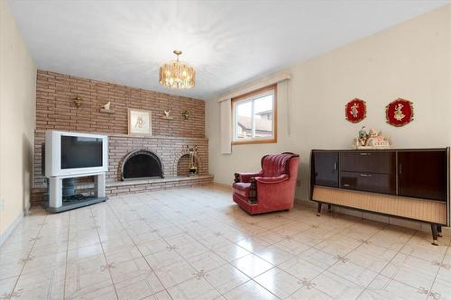 86 Markson Crescent, Hamilton, ON - Indoor With Fireplace