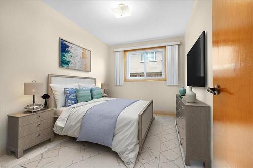 86 Markson Crescent, Hamilton, ON - Indoor Photo Showing Bedroom