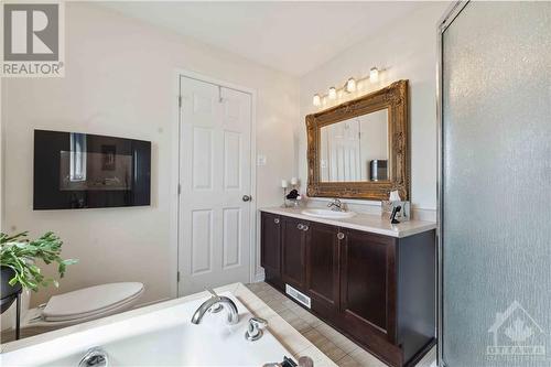 224 Macoun Circle, Ottawa, ON - Indoor Photo Showing Bathroom