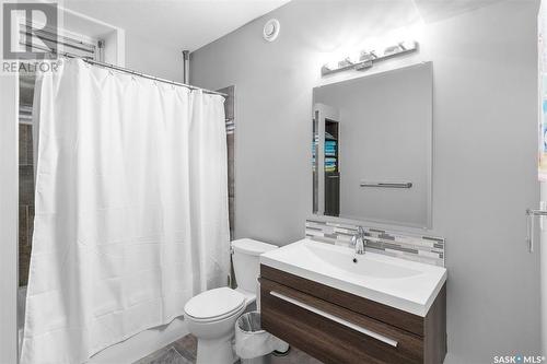 303 Candle Crescent, Saskatoon, SK - Indoor Photo Showing Bathroom