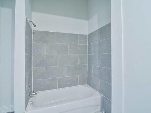 865-871-873 King Street E, Hamilton, ON - Indoor Photo Showing Bathroom