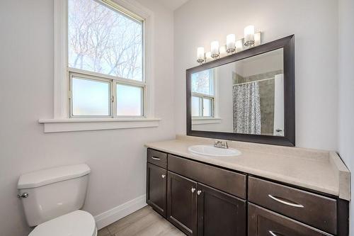 233 Elizabeth Street, Guelph, ON - Indoor Photo Showing Bathroom