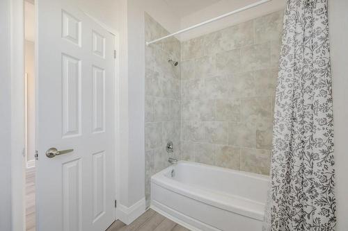 233 Elizabeth Street, Guelph, ON - Indoor Photo Showing Bathroom