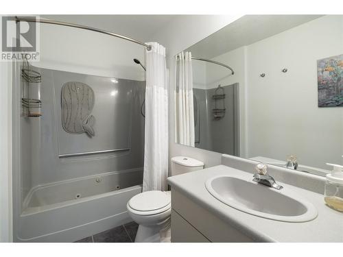 1051 11 Avenue, Vernon, BC - Indoor Photo Showing Bathroom
