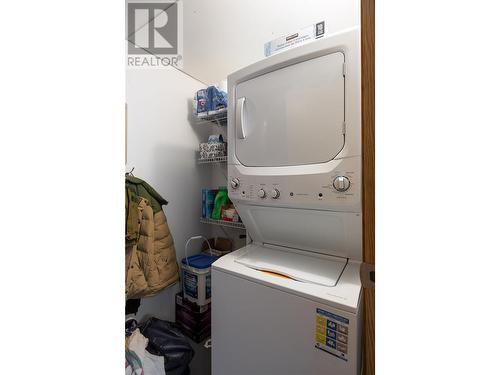 1051 11 Avenue, Vernon, BC - Indoor Photo Showing Laundry Room