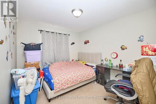8433 Angie Drive, Niagara Falls, ON - Indoor Photo Showing Bedroom