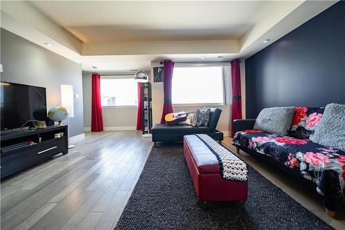 14 1240 Chamberlain Avenue, Winnipeg, MB - Indoor Photo Showing Living Room