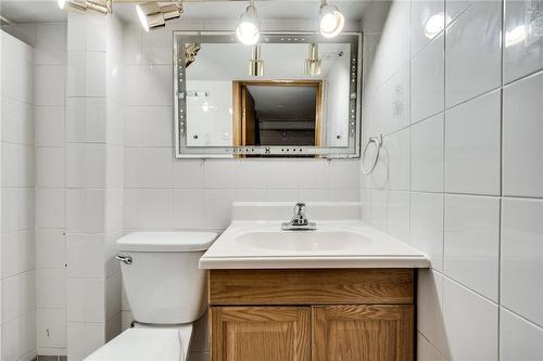 70 Rosemont Avenue|Unit #Lower, Hamilton, ON - Indoor Photo Showing Bathroom