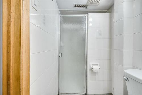 70 Rosemont Avenue|Unit #Lower, Hamilton, ON - Indoor Photo Showing Bathroom