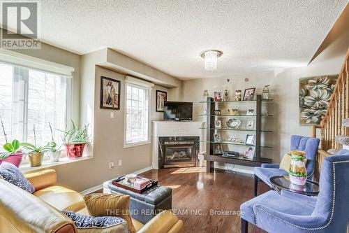 45 Sandlewood Crt, Aurora, ON - Indoor Photo Showing Living Room With Fireplace