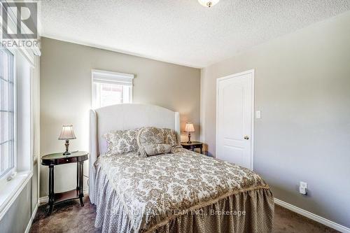 45 Sandlewood Crt, Aurora, ON - Indoor Photo Showing Bedroom