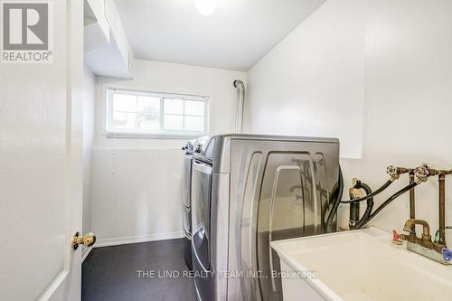 45 Sandlewood Crt, Aurora, ON - Indoor Photo Showing Laundry Room
