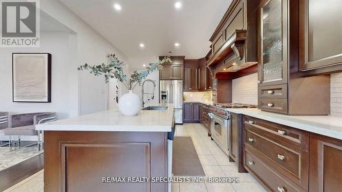 92 Kettlewell Crescent, Brampton, ON - Indoor Photo Showing Kitchen With Upgraded Kitchen