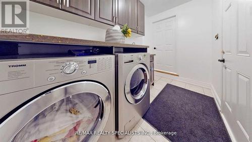 92 Kettlewell Cres, Brampton, ON - Indoor Photo Showing Laundry Room