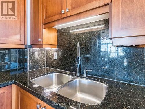 #310 -70 Port St E, Mississauga, ON - Indoor Photo Showing Kitchen With Double Sink