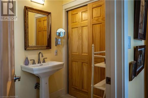 58 Grey Street N, Southampton, ON - Indoor Photo Showing Bathroom