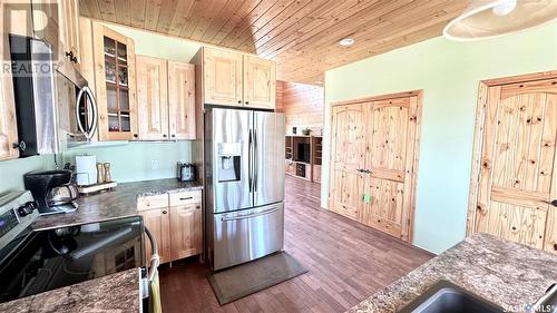 243 Ruby Drive, Hitchcock Bay, SK - Indoor Photo Showing Kitchen