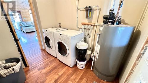 243 Ruby Drive, Hitchcock Bay, SK - Indoor Photo Showing Laundry Room