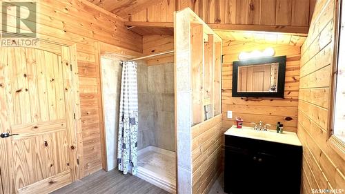 243 Ruby Drive, Hitchcock Bay, SK - Indoor Photo Showing Bathroom