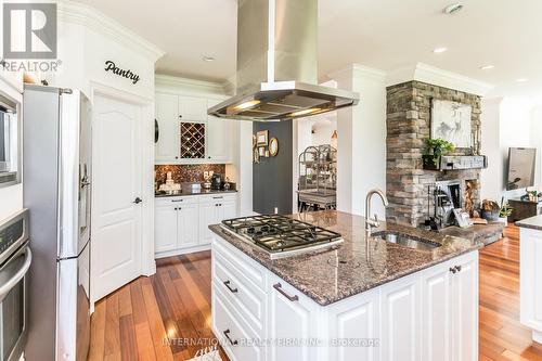 1231 Martins Boulevard, Brampton, ON - Indoor Photo Showing Kitchen With Upgraded Kitchen