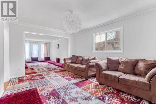 4448 Idlewilde Cres, Mississauga, ON - Indoor Photo Showing Living Room