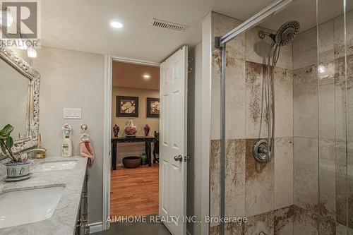 3370 Martins Pine Cres, Mississauga, ON - Indoor Photo Showing Bathroom