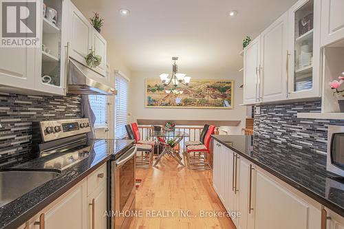 3370 Martins Pine Crescent, Mississauga, ON - Indoor Photo Showing Kitchen
