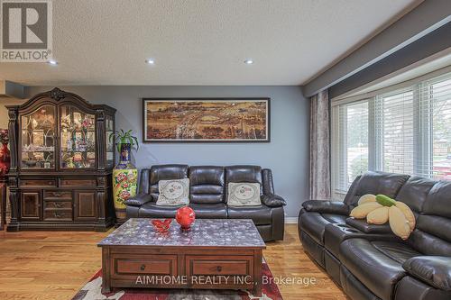 3370 Martins Pine Cres, Mississauga, ON - Indoor Photo Showing Living Room