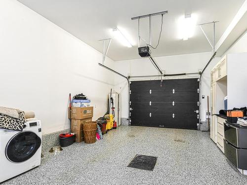 Garage - 199 Rue Du Bonniebrook, Saint-Colomban, QC - Indoor Photo Showing Garage