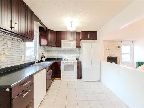 170 Dunits Drive, Winnipeg, MB - Indoor Photo Showing Kitchen With Double Sink