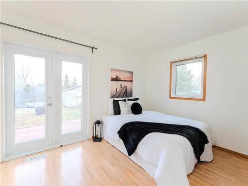 170 Dunits Drive, Winnipeg, MB - Indoor Photo Showing Bedroom