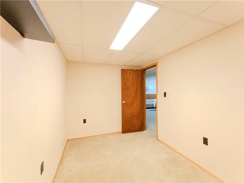 170 Dunits Drive, Winnipeg, MB - Indoor Photo Showing Other Room