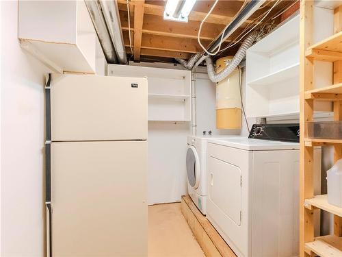 170 Dunits Drive, Winnipeg, MB - Indoor Photo Showing Laundry Room