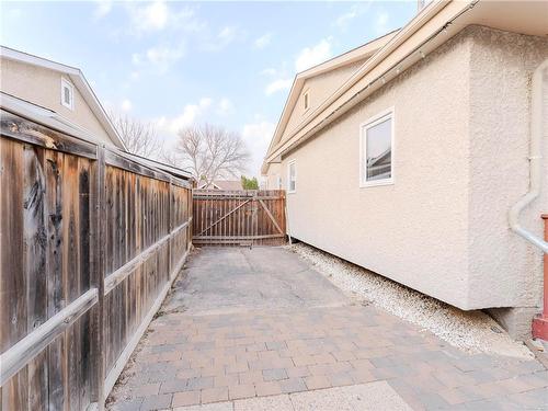 170 Dunits Drive, Winnipeg, MB - Outdoor With Exterior