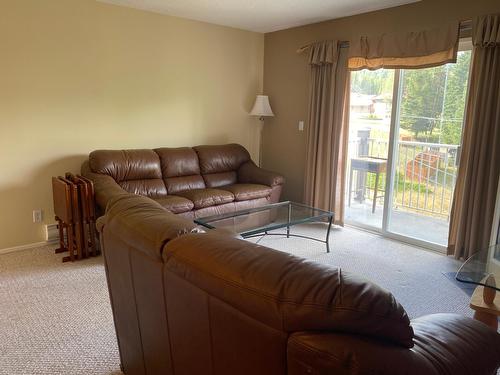 301C - 1802 Alpine Drive, Elkford, BC - Indoor Photo Showing Living Room