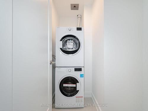 722-185 Dunlop St, Barrie, ON - Indoor Photo Showing Laundry Room