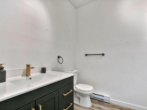 Dwelling - 8  - 12 Rue Félix-Antoine-Savard, Blainville, QC - Indoor Photo Showing Bathroom